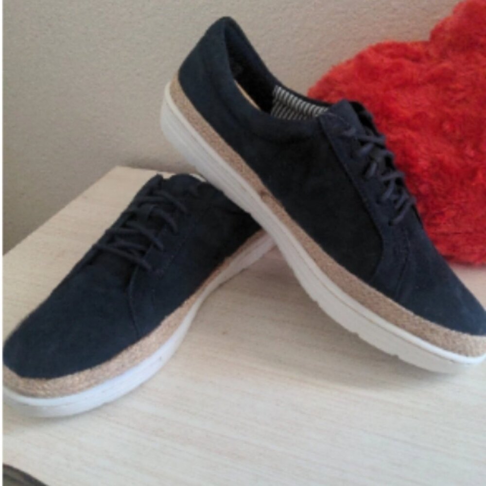 Clarks Collection Marie Mist navy sneaker shoes 9.5M NWT